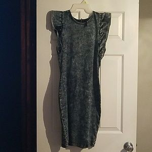 Jean dress w/ruffled sleeves